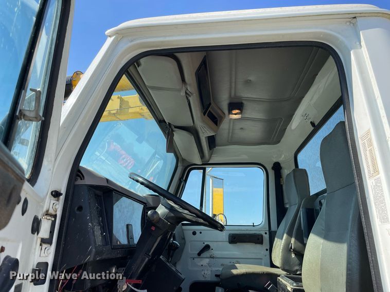 image for item LV9988 2000 International 2554 hydra vacuum truck