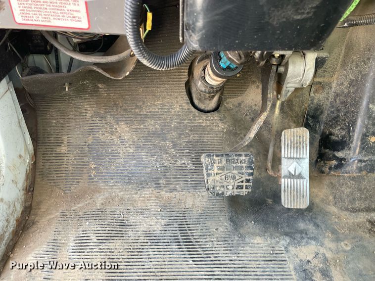 image for item LV9988 2000 International 2554 hydra vacuum truck