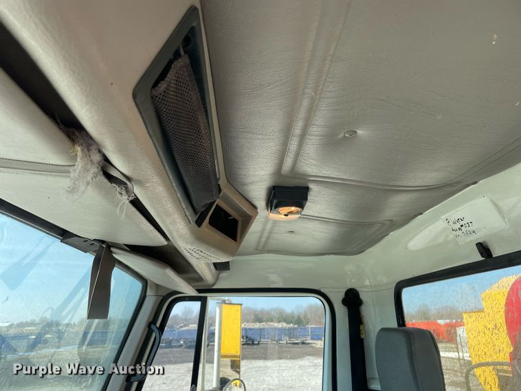 image for item LV9988 2000 International 2554 hydra vacuum truck