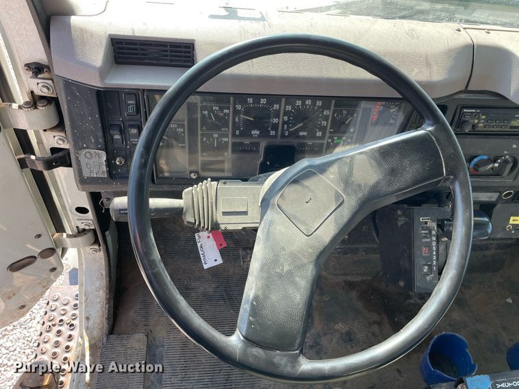 image for item LV9988 2000 International 2554 hydra vacuum truck