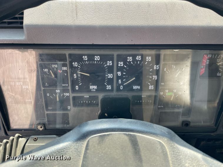 image for item LV9988 2000 International 2554 hydra vacuum truck