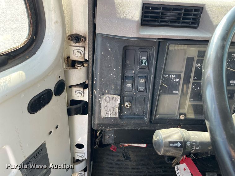 image for item LV9988 2000 International 2554 hydra vacuum truck