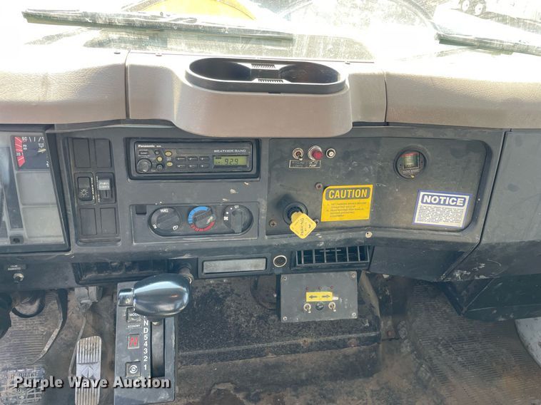 image for item LV9988 2000 International 2554 hydra vacuum truck