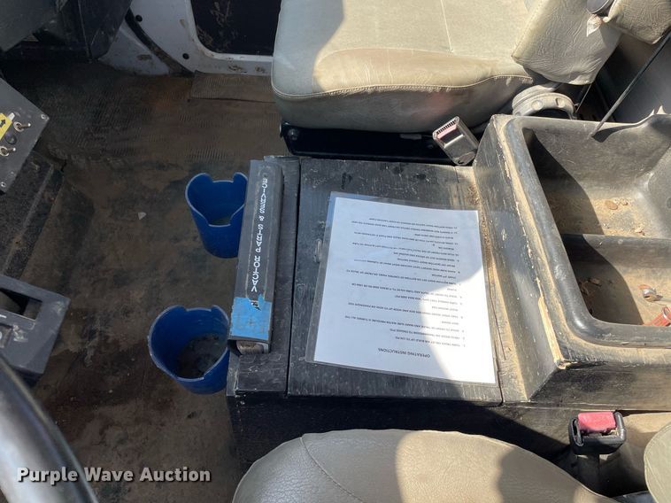 image for item LV9988 2000 International 2554 hydra vacuum truck