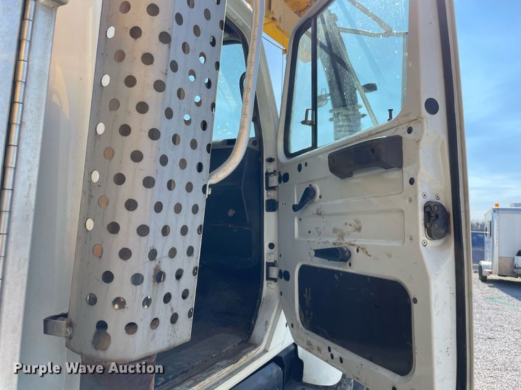 image for item LV9988 2000 International 2554 hydra vacuum truck