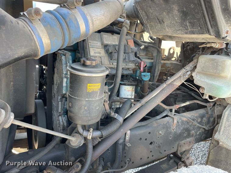 image for item LV9988 2000 International 2554 hydra vacuum truck