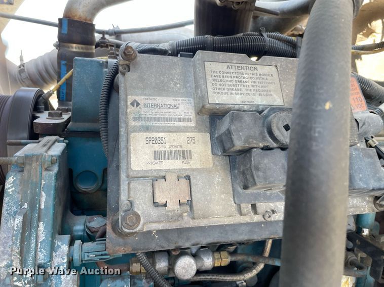 image for item LV9988 2000 International 2554 hydra vacuum truck