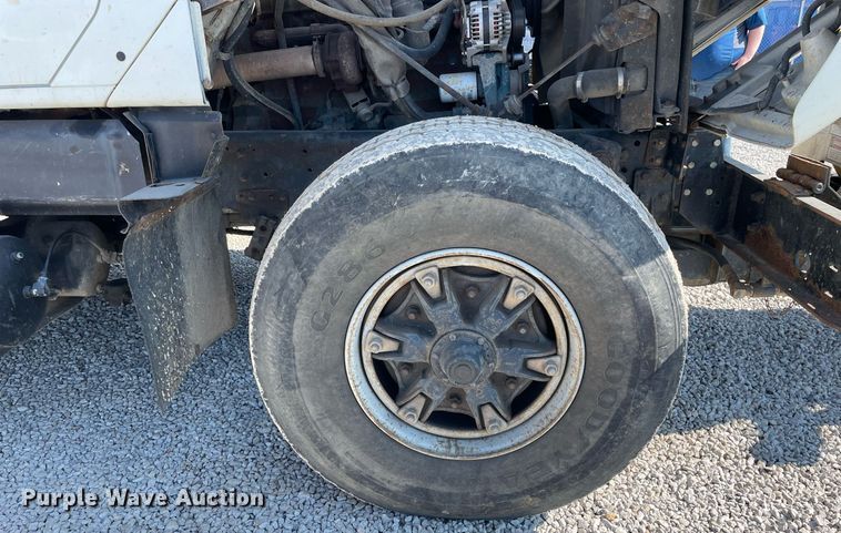 image for item LV9988 2000 International 2554 hydra vacuum truck