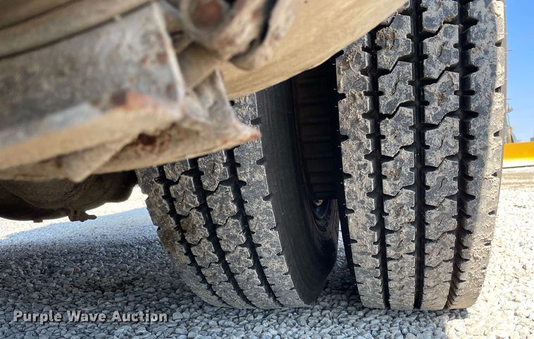 image for item LV9988 2000 International 2554 hydra vacuum truck