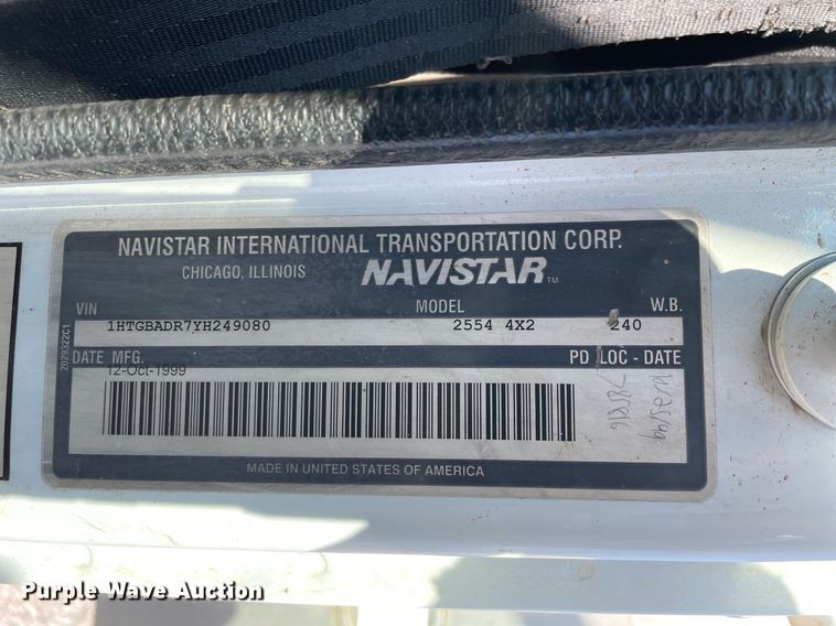 image for item LV9988 2000 International 2554 hydra vacuum truck