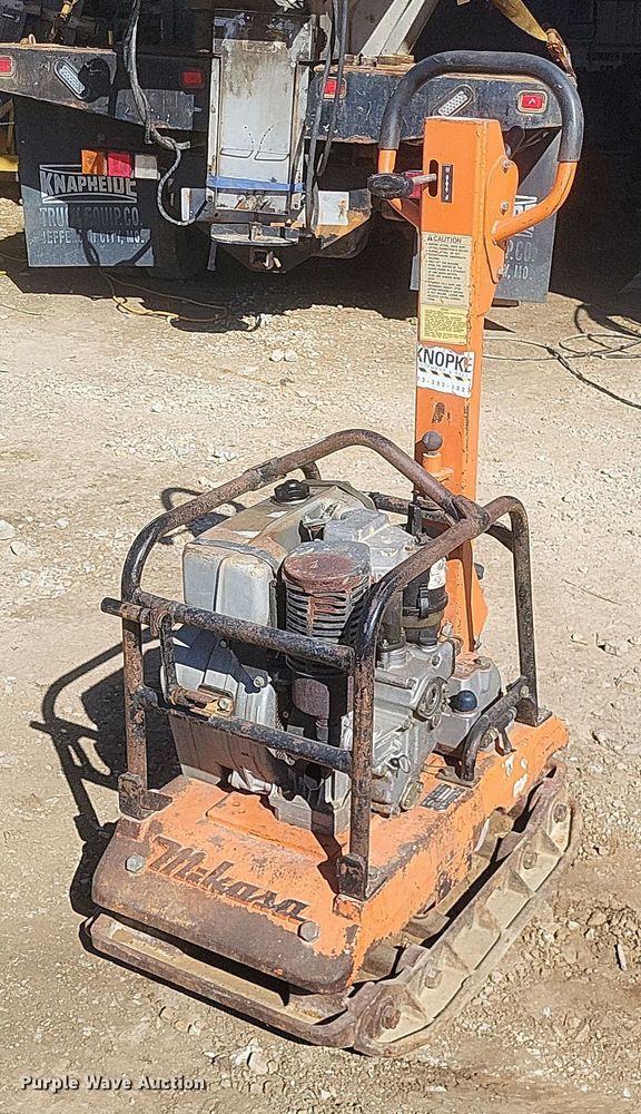 image for item MI9963 Mikasa MVH 304D compactor