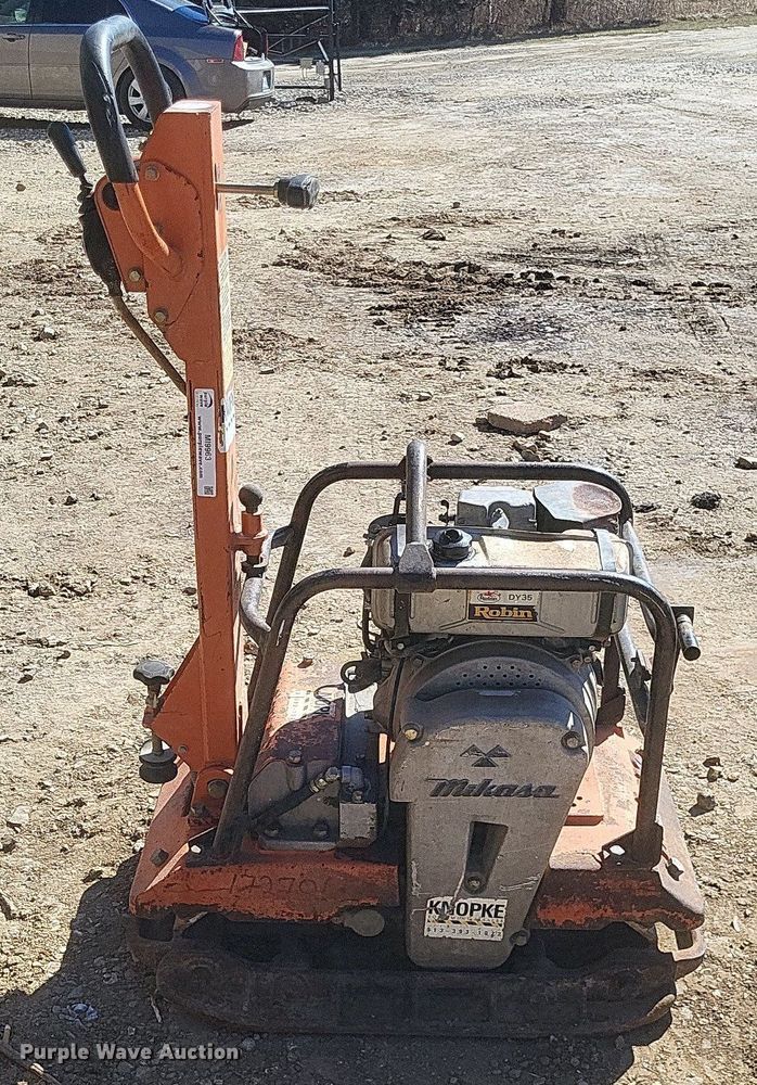 image for item MI9963 Mikasa MVH 304D compactor