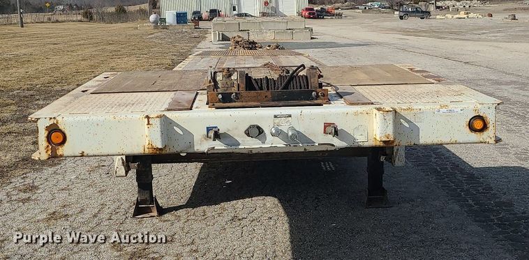 image for item MQ9610 2006 Landoll 930B drop deck equipment trailer