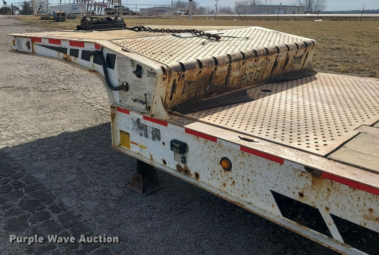 image for item MQ9610 2006 Landoll 930B drop deck equipment trailer