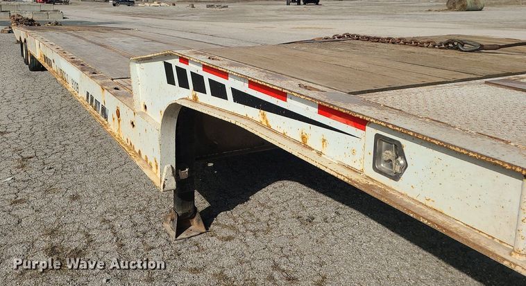 image for item MQ9610 2006 Landoll 930B drop deck equipment trailer