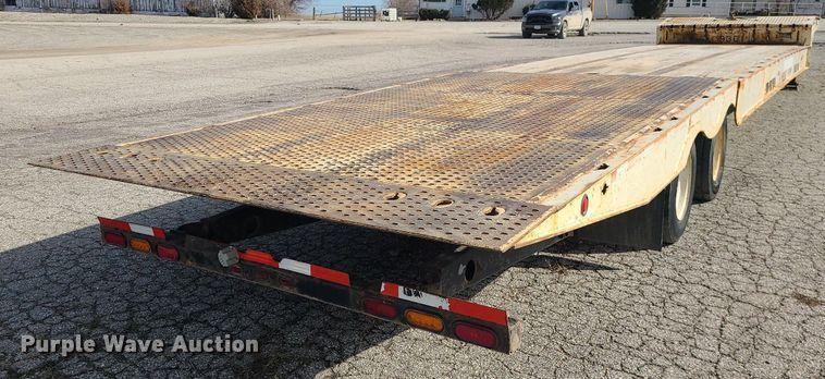 image for item MQ9610 2006 Landoll 930B drop deck equipment trailer