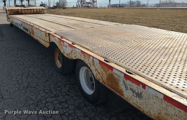 image for item MQ9610 2006 Landoll 930B drop deck equipment trailer