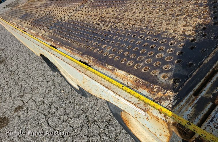 image for item MQ9610 2006 Landoll 930B drop deck equipment trailer