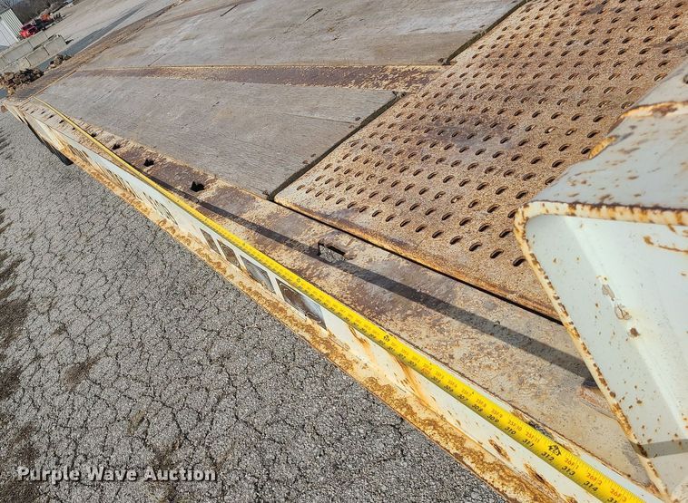 image for item MQ9610 2006 Landoll 930B drop deck equipment trailer