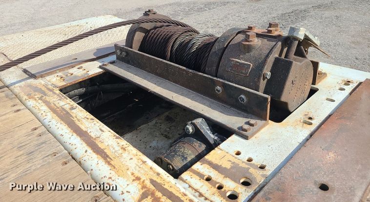 image for item MQ9610 2006 Landoll 930B drop deck equipment trailer