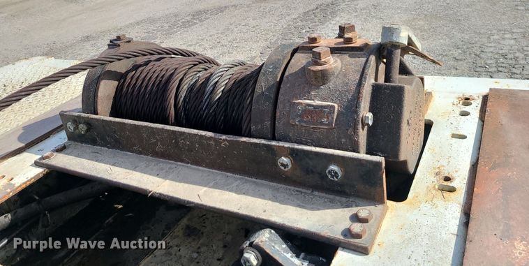 image for item MQ9610 2006 Landoll 930B drop deck equipment trailer