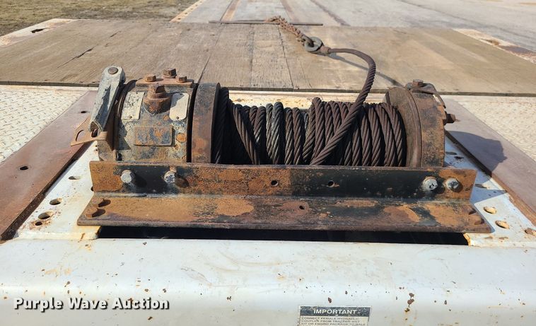 image for item MQ9610 2006 Landoll 930B drop deck equipment trailer