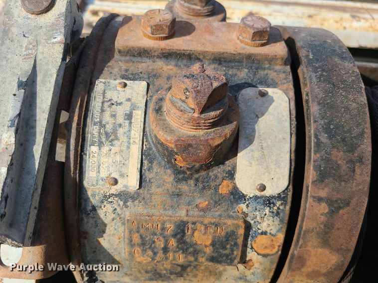 image for item MQ9610 2006 Landoll 930B drop deck equipment trailer