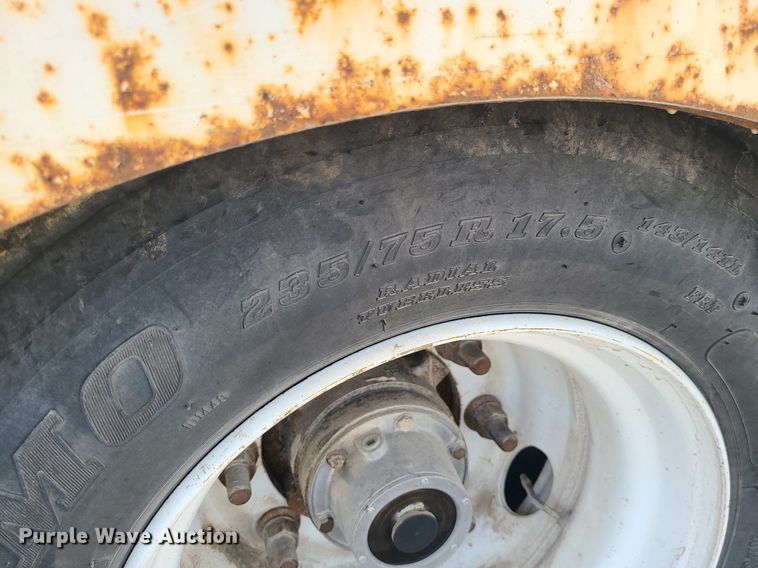 image for item MQ9610 2006 Landoll 930B drop deck equipment trailer