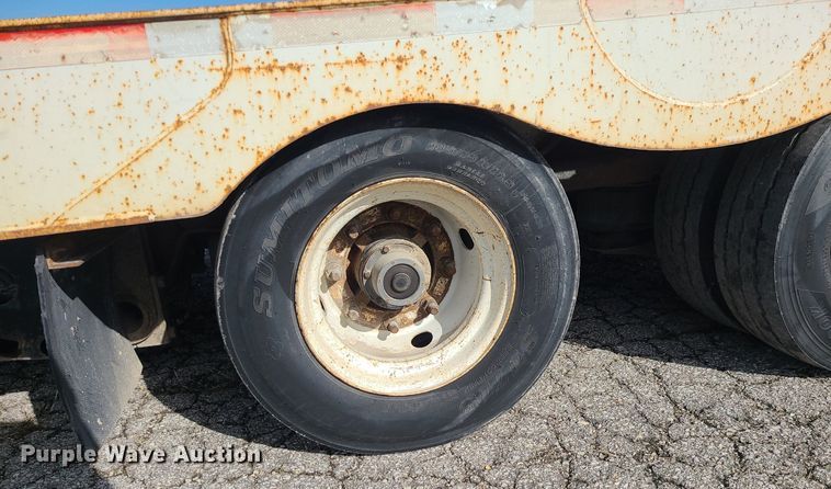 image for item MQ9610 2006 Landoll 930B drop deck equipment trailer