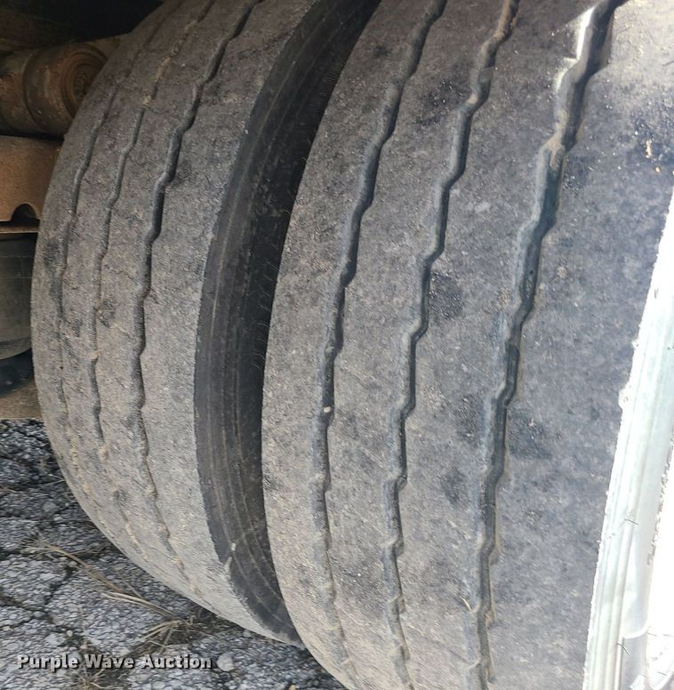 image for item MQ9610 2006 Landoll 930B drop deck equipment trailer