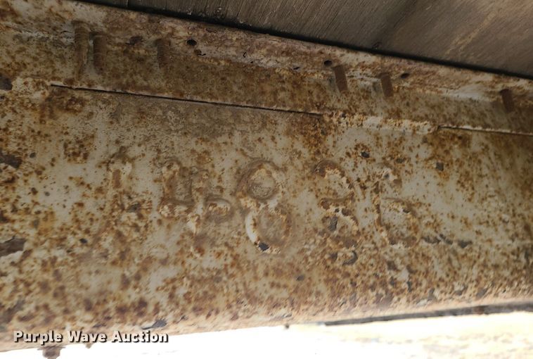 image for item MQ9610 2006 Landoll 930B drop deck equipment trailer