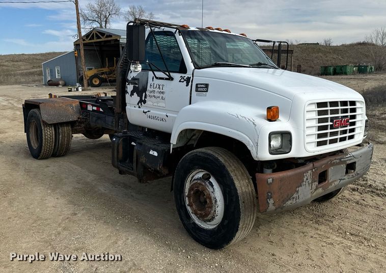 image for item NF9322 1997 GMC C6500 hook lift truck