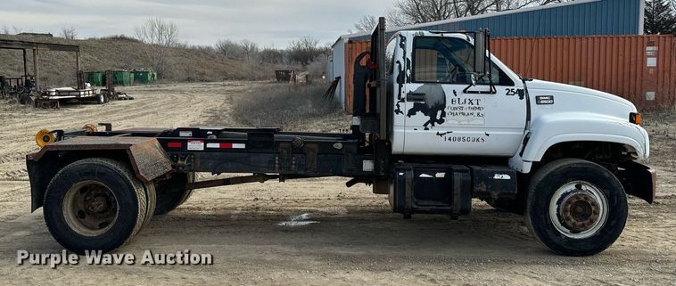 image for item NF9322 1997 GMC C6500 hook lift truck