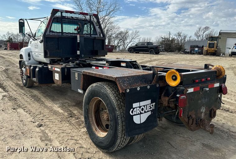 image for item NF9322 1997 GMC C6500 hook lift truck