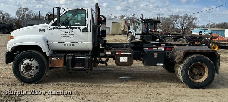 image for item NF9322 1997 GMC C6500 hook lift truck