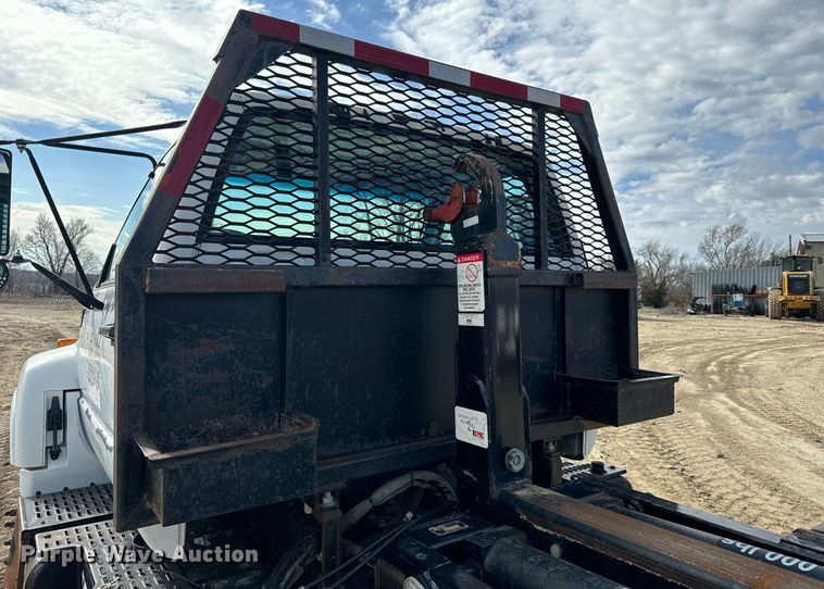 image for item NF9322 1997 GMC C6500 hook lift truck