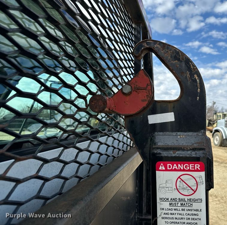 image for item NF9322 1997 GMC C6500 hook lift truck