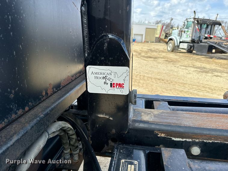 image for item NF9322 1997 GMC C6500 hook lift truck