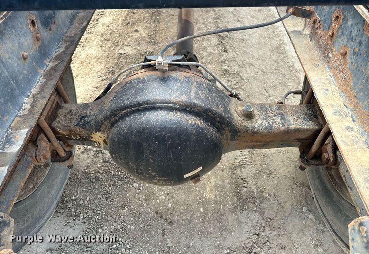 image for item NF9322 1997 GMC C6500 hook lift truck