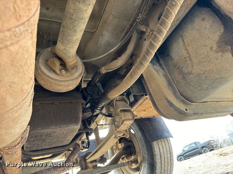 image for item NF9322 1997 GMC C6500 hook lift truck