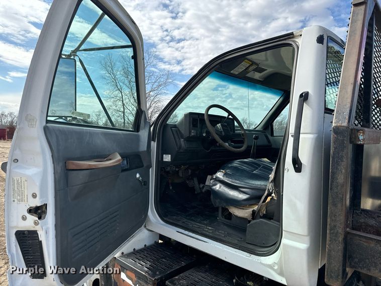 image for item NF9322 1997 GMC C6500 hook lift truck