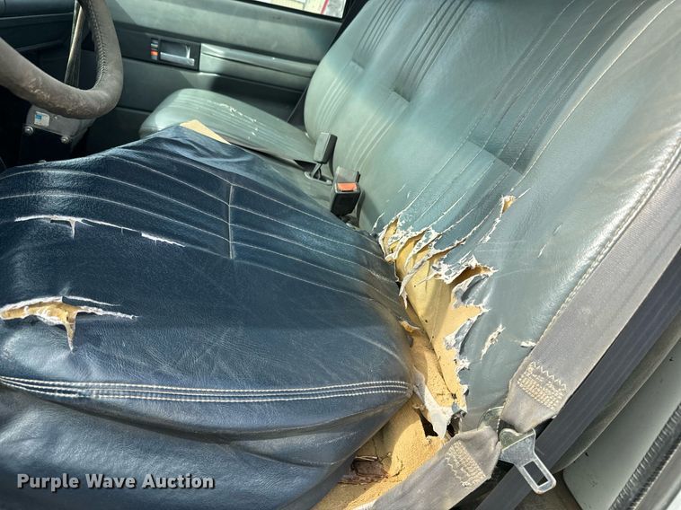 image for item NF9322 1997 GMC C6500 hook lift truck