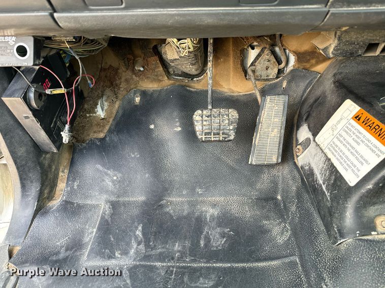 image for item NF9322 1997 GMC C6500 hook lift truck