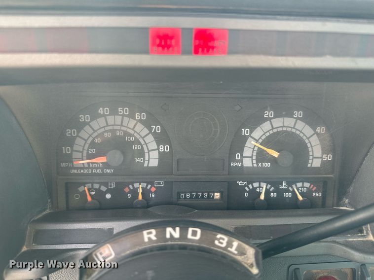 image for item NF9322 1997 GMC C6500 hook lift truck