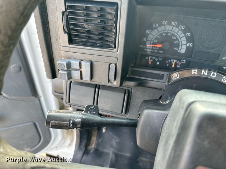 image for item NF9322 1997 GMC C6500 hook lift truck