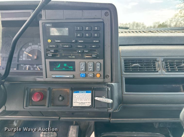 image for item NF9322 1997 GMC C6500 hook lift truck