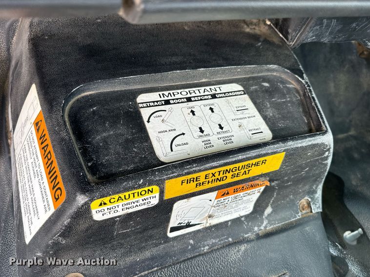 image for item NF9322 1997 GMC C6500 hook lift truck