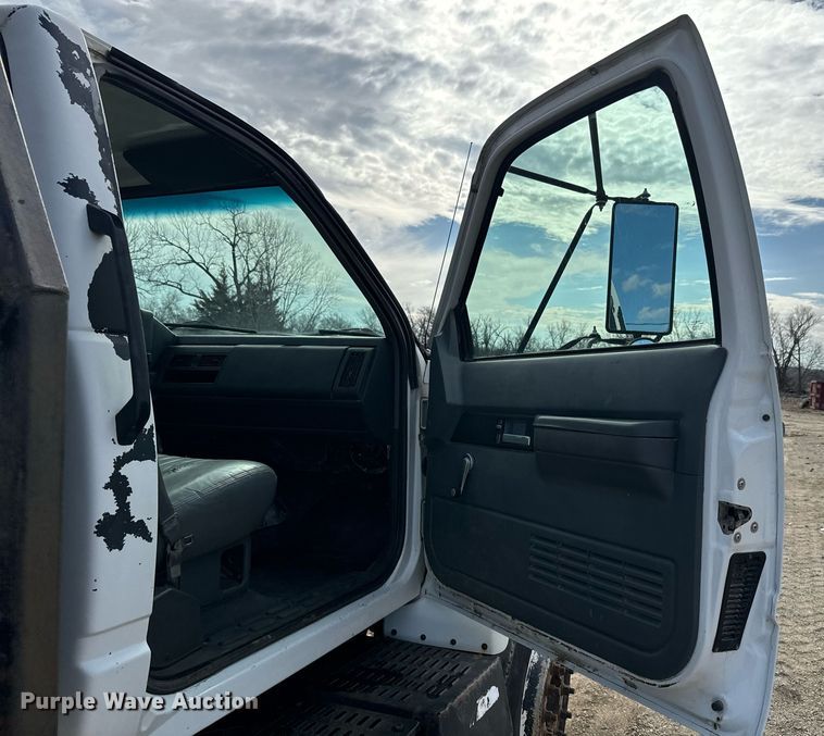 image for item NF9322 1997 GMC C6500 hook lift truck