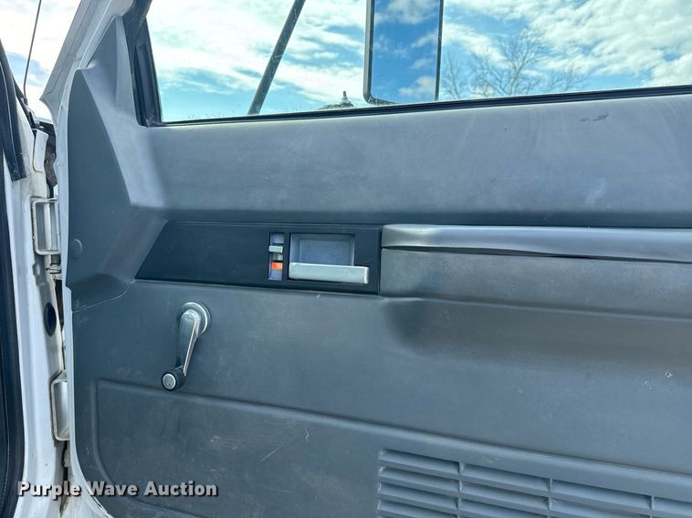 image for item NF9322 1997 GMC C6500 hook lift truck