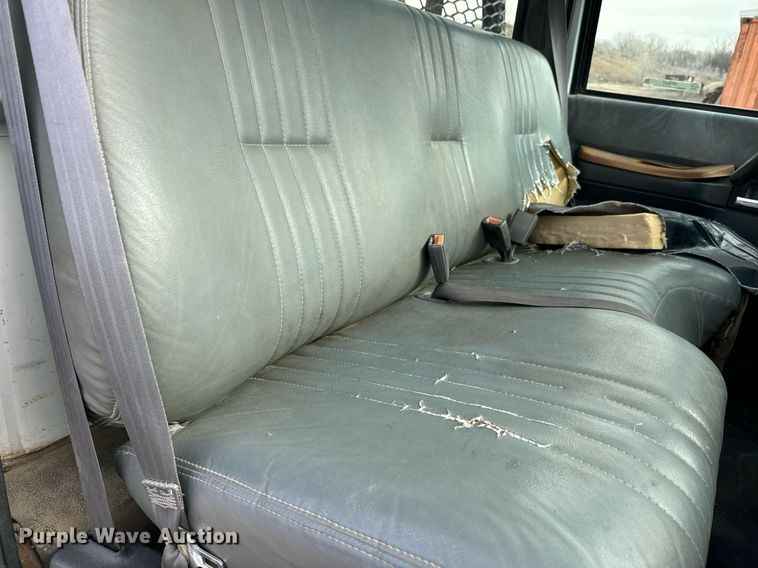 image for item NF9322 1997 GMC C6500 hook lift truck